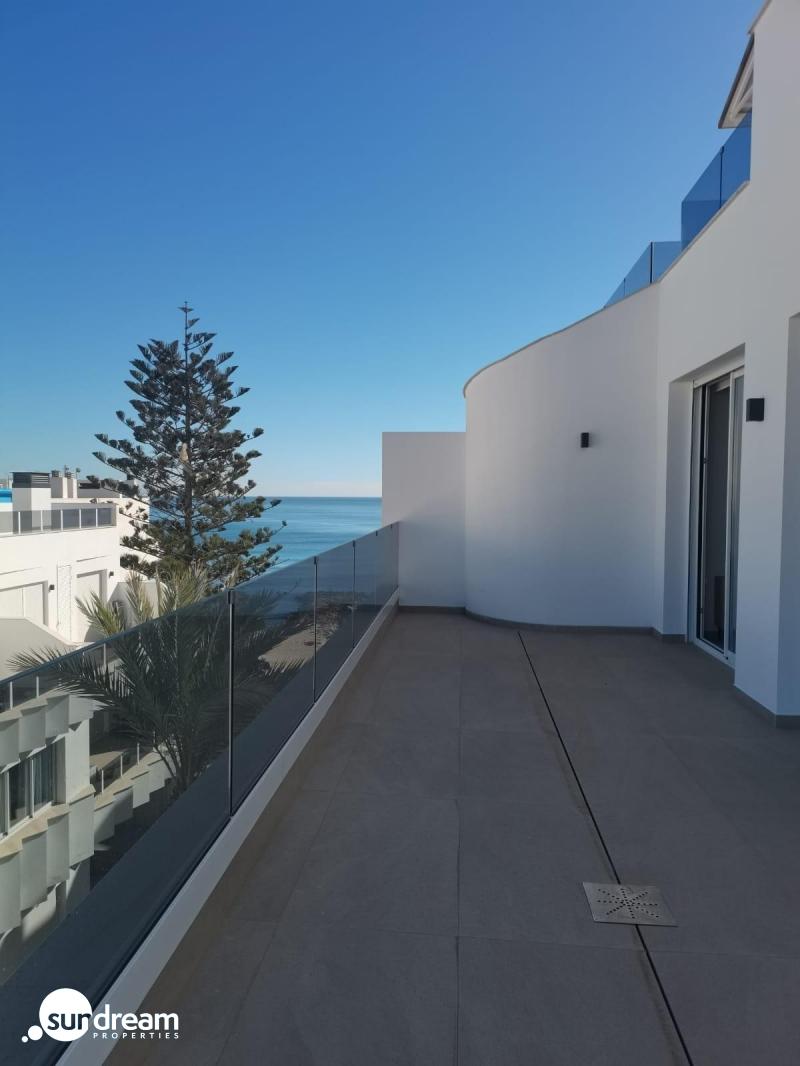 g_43220-13-13 Ático llave en mano de 2 dormitorios con amplia terraza a 50m de la playa a la venta en Torrevieja