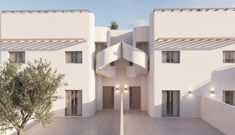 Bungalow de planta alta con 2 dormitorios y piscina privada a la venta en Pilar de la Horadada.