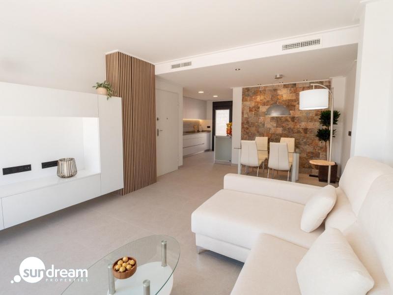Chalet independiente de 3 dormitorios con piscina privada y solarium en San Fulgencio(Alicante)