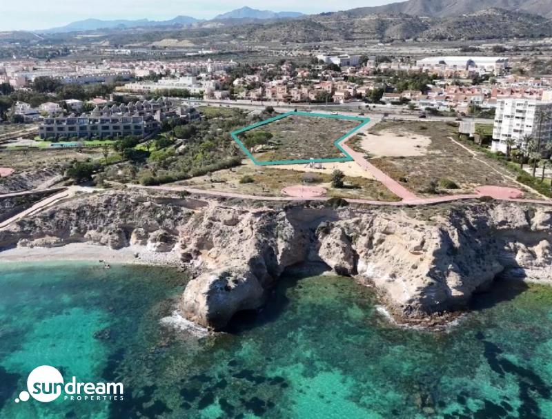 Adosado de 3 dormitorios en primera linea de playa en El Campello(Alicante)