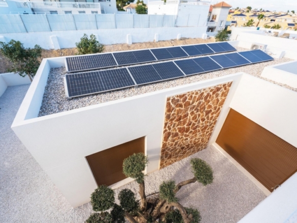 Villa de 4 dormitorios con piscina privada en parcela de 11000m2 a la venta en Benejuzar(Alicante)