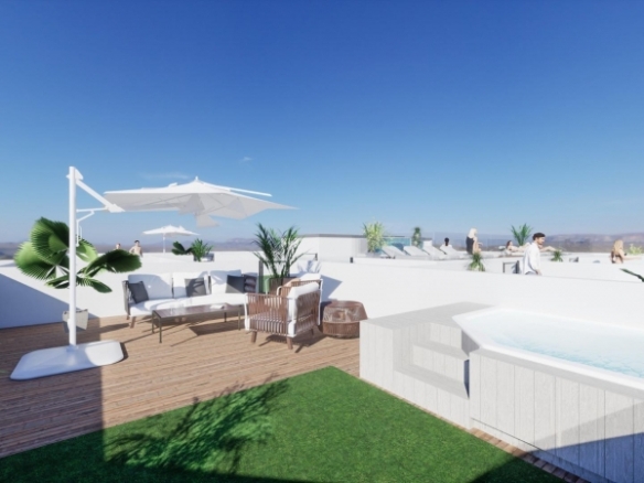 Apartamento de 3 dormitorios a 100m de la playa a la venta en Torrevieja