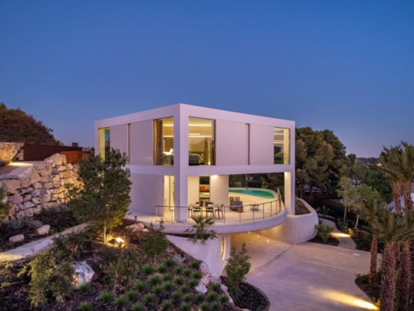Villa de lujo con piscina y ascensor a la venta en Las Colinas Golf & Country Club(Alicante)