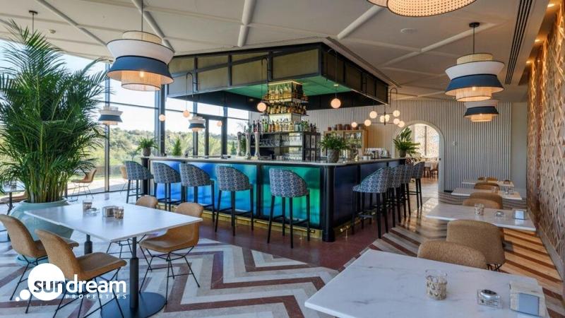 Villa de lujo con piscina y ascensor a la venta en Las Colinas Golf & Country Club(Alicante)