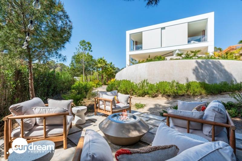 Villa de lujo con piscina y ascensor a la venta en Las Colinas Golf & Country Club(Alicante)