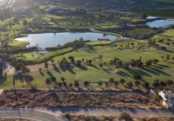 Exclusiva villa de nueva construcción con 3 dormitorios en primera línea de campo de golf en La Finca Golf Resort(Algorfa)