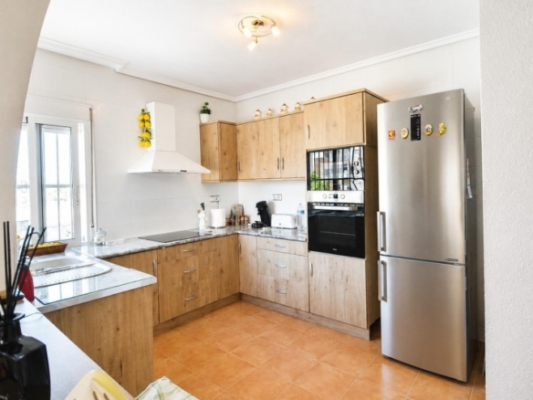 Encantadora vivienda de esquina con 2 dormitorios y orientación sur en Montebello – Algorfa.