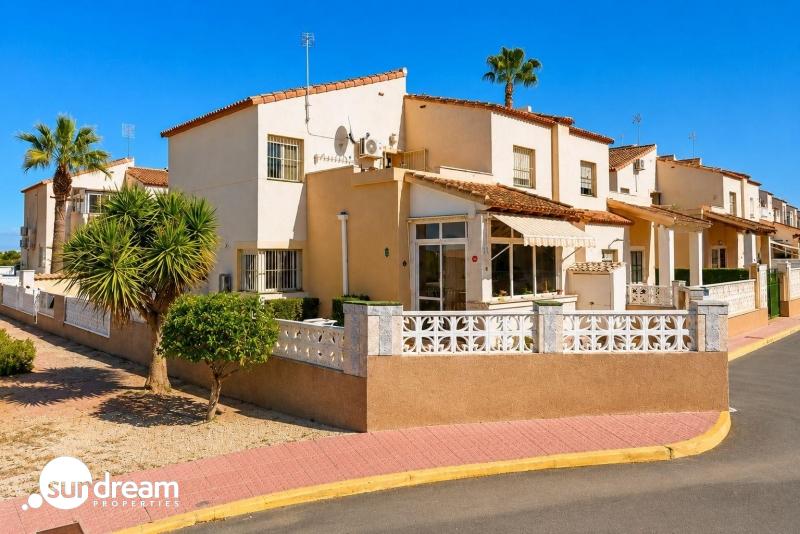 g_43303-65-2 Encantadora vivienda de esquina con 2 dormitorios y orientación sur en Montebello – Algorfa.