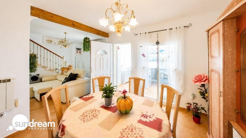 Encantadora vivienda de esquina con 2 dormitorios y orientación sur en Montebello – Algorfa.