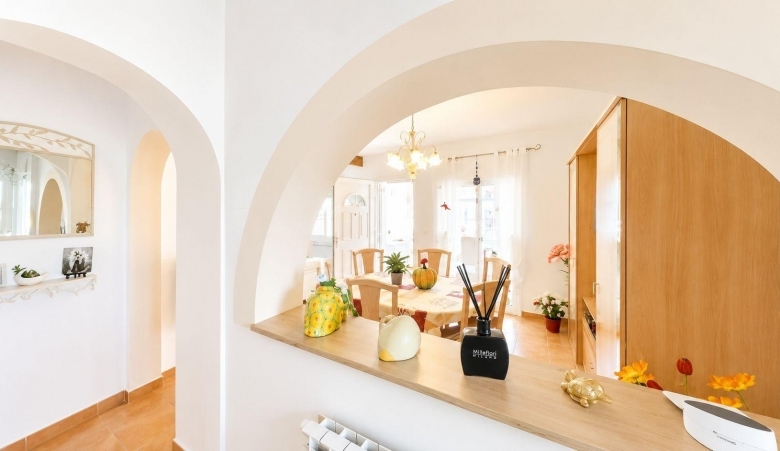 Encantadora vivienda de esquina con 2 dormitorios y orientación sur en Montebello – Algorfa.