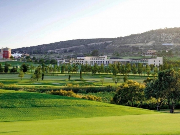 Villa pareada de 3 dormitorios con piscina privada a la venta en La Finca Golf Resort, Algorfa