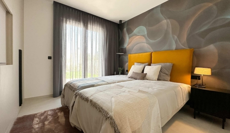 Villa pareada de 3 dormitorios con piscina privada a la venta en La Finca Golf Resort, Algorfa