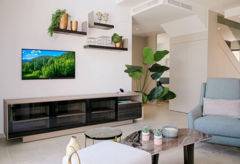 Villa pareada de 3 dormitorios con piscina privada a la venta en La Finca Golf Resort, Algorfa