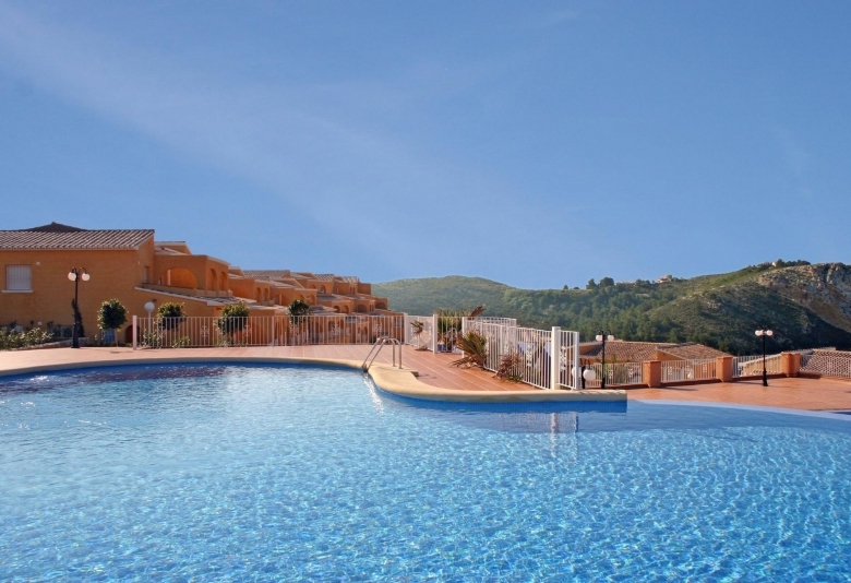 Ático de 2 dormitorios con estupendas vistas panorámicas al mar mediterráneo en Benitatxell