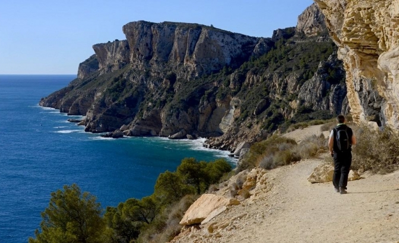 Villa de lujo de 4 dormitorios con piscina infinity y vistas al mar a la venta en Benitachell