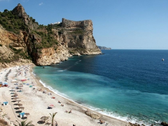 Villa de lujo de 4 dormitorios con piscina infinity y vistas al mar a la venta en Benitachell