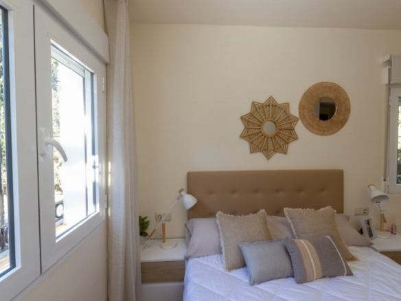 Villa independiente de estilo mediterráneo con 3 dormitorios a la venta en Fuente Alamo – Murcia