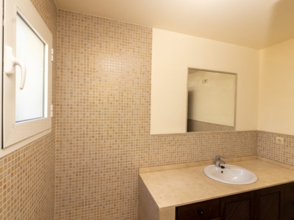 Villa independiente de estilo mediterráneo con 3 dormitorios a la venta en Fuente Alamo – Murcia