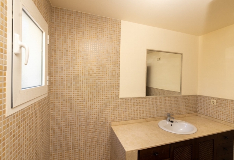 Villa independiente de estilo mediterráneo con 3 dormitorios a la venta en Fuente Alamo – Murcia