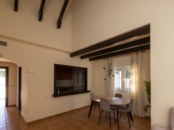 Villa independiente de estilo mediterráneo con 3 dormitorios a la venta en Fuente Alamo – Murcia