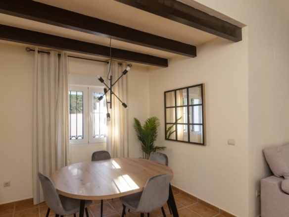 Villa independiente de estilo mediterráneo con 3 dormitorios a la venta en Fuente Alamo – Murcia