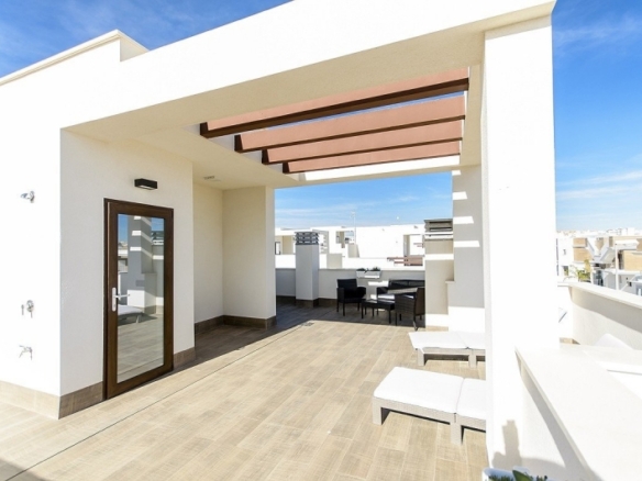 VILLA DE OBRA NUEVA EN PLAYA HONDA(LA MANGA).