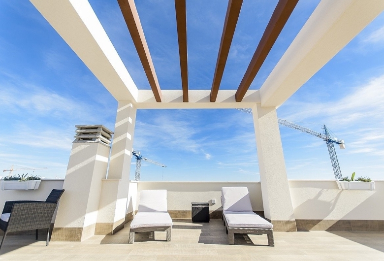 VILLA DE OBRA NUEVA EN PLAYA HONDA(LA MANGA).