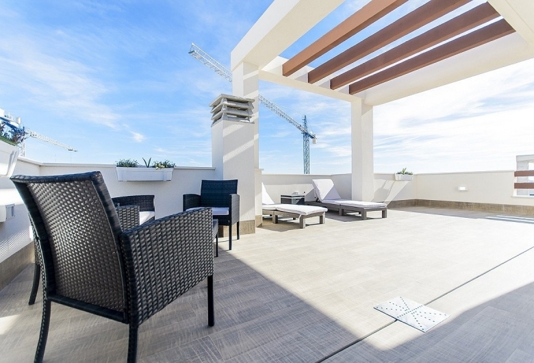VILLA DE OBRA NUEVA EN PLAYA HONDA(LA MANGA).