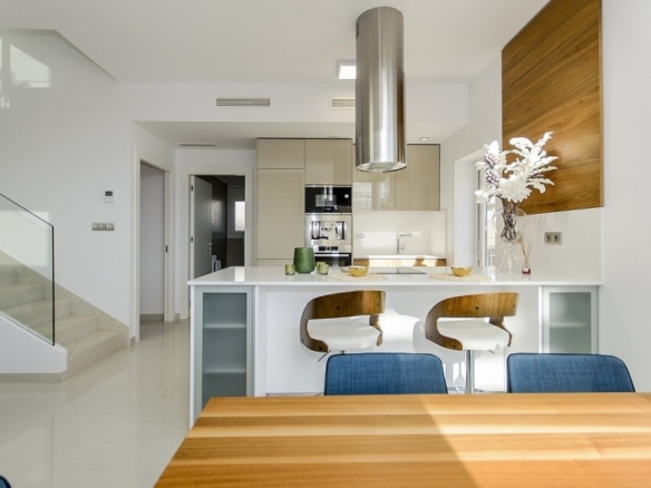 VILLA DE OBRA NUEVA EN PLAYA HONDA(LA MANGA).