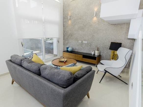 VILLA DE OBRA NUEVA EN PLAYA HONDA(LA MANGA).