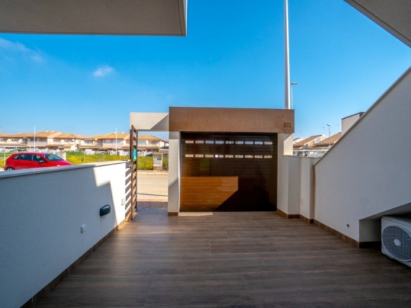 RESIDENCIAL CON BUNGALOWS CON PISCINA COMUNITARIA EN SAN PEDRO DEL PINATAR!!!