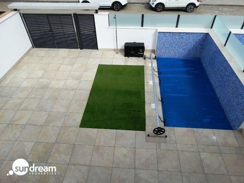 VILLA PAREADA DE NUEVA CONSTRUCCIÓN EN PILAR DE LA HORADADA