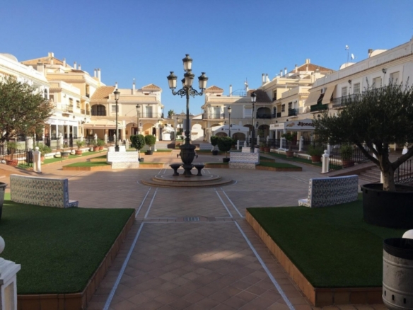 VILLA PAREADA DE NUEVA CONSTRUCCIÓN EN PILAR DE LA HORADADA