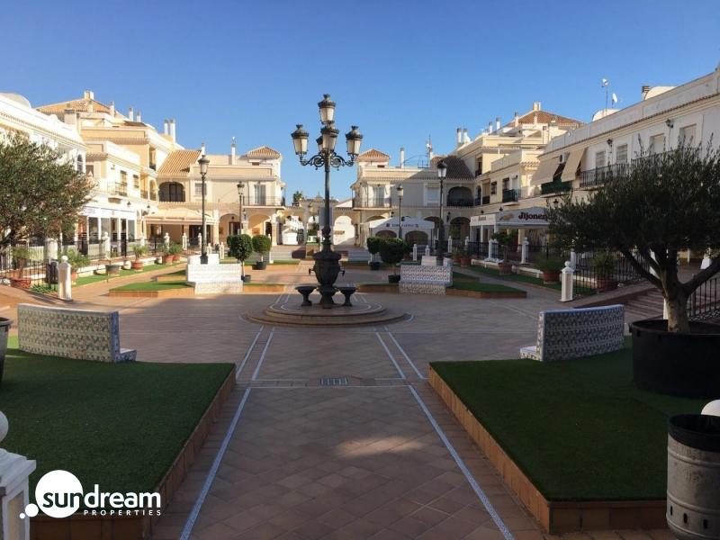 VILLA PAREADA DE NUEVA CONSTRUCCIÓN EN PILAR DE LA HORADADA