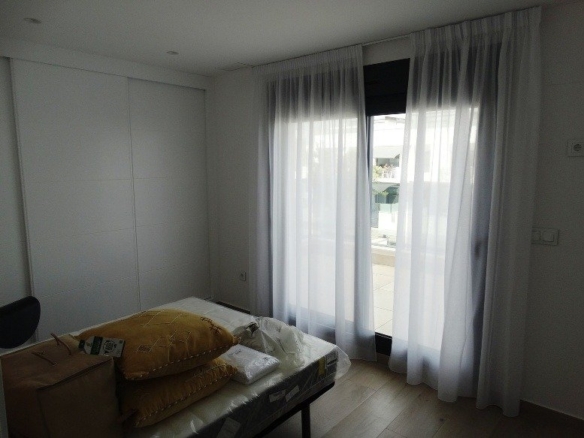 VILLA PAREADA DE NUEVA CONSTRUCCIÓN EN PILAR DE LA HORADADA