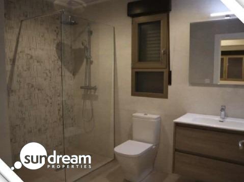 VILLA MODERNA DE NUEVA CONSTRUCCIÓN CON 3 DORMITORIOS Y PISCINA PRIVADA EN ASPE