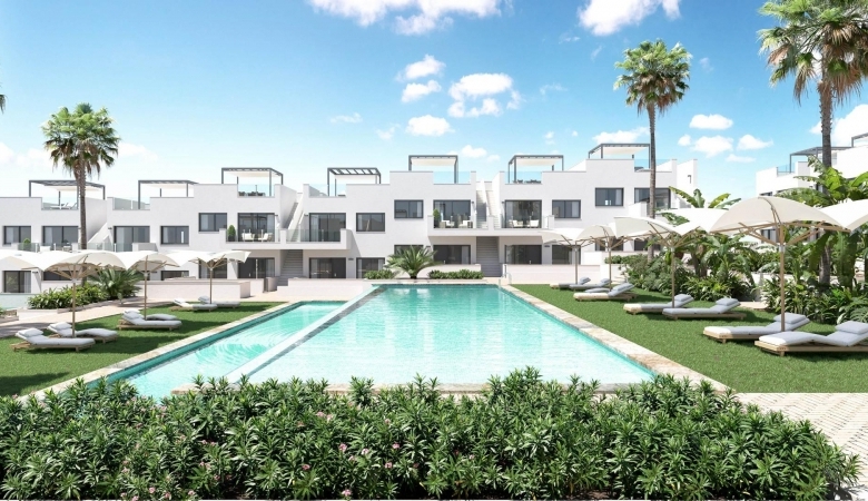 BUNGALOW DE PLANTA ALTA CON 2 DORM. CON VISTAS A LA LAGUNA ROSA EN LOS BALCONES(TORREVIEJA)