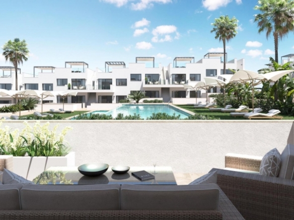 BUNGALOW DE PLANTA ALTA CON 2 DORM. CON VISTAS A LA LAGUNA ROSA EN LOS BALCONES(TORREVIEJA)