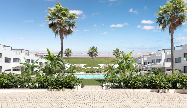 BUNGALOW DE PLANTA ALTA CON 2 DORM. CON VISTAS A LA LAGUNA ROSA EN LOS BALCONES(TORREVIEJA)