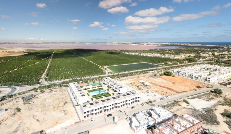BUNGALOW DE PLANTA ALTA CON 2 DORM. CON VISTAS A LA LAGUNA ROSA EN LOS BALCONES(TORREVIEJA)