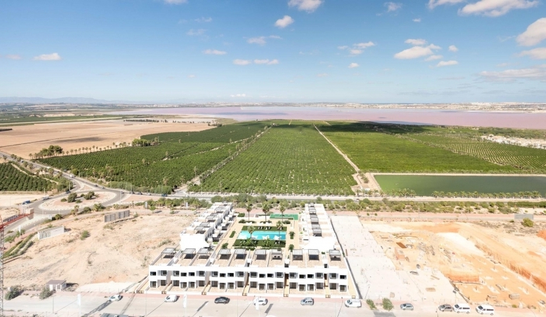 BUNGALOW DE PLANTA ALTA CON 2 DORM. CON VISTAS A LA LAGUNA ROSA EN LOS BALCONES(TORREVIEJA)