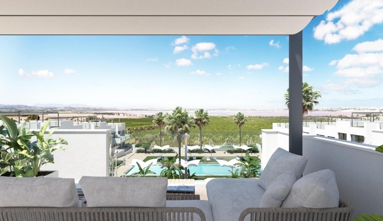 BUNGALOW DE PLANTA ALTA CON 2 DORM. CON VISTAS A LA LAGUNA ROSA EN LOS BALCONES(TORREVIEJA)