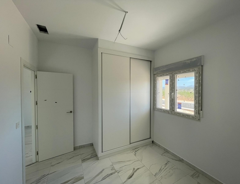 VILLA DE ESTILO TRADICIONAL CON 6 DORMITORIOS DE NUEVA CONSTRUCCIÓN EN PINOSO