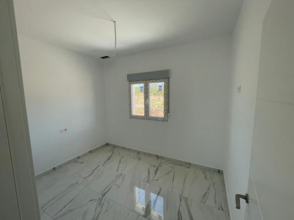 VILLA DE ESTILO TRADICIONAL CON 6 DORMITORIOS DE NUEVA CONSTRUCCIÓN EN PINOSO