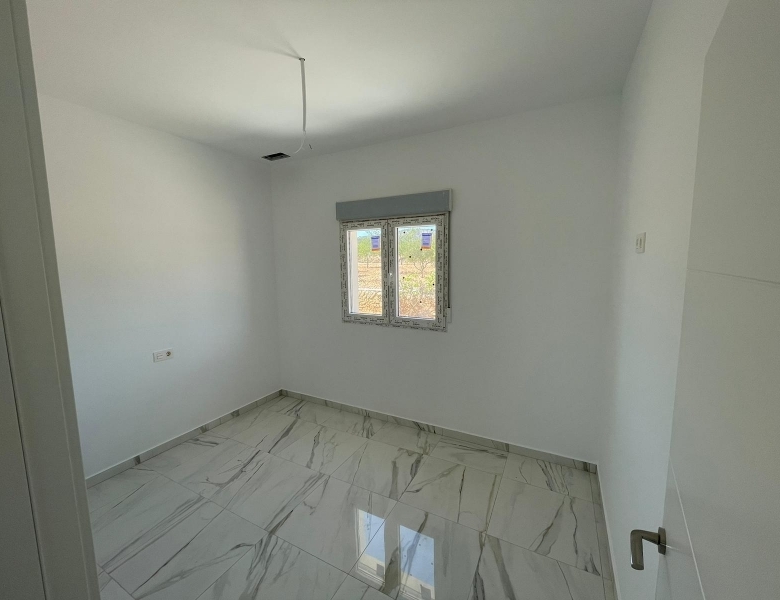 VILLA DE ESTILO TRADICIONAL CON 6 DORMITORIOS DE NUEVA CONSTRUCCIÓN EN PINOSO