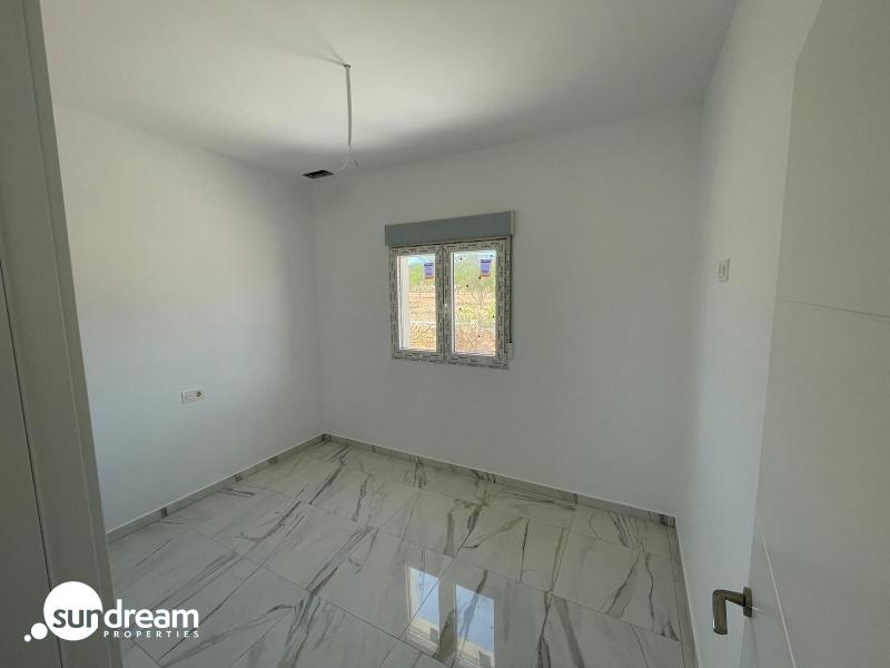 VILLA DE ESTILO TRADICIONAL CON 6 DORMITORIOS DE NUEVA CONSTRUCCIÓN EN PINOSO
