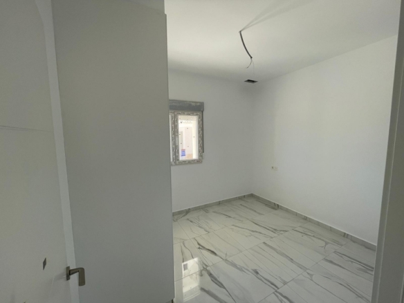 VILLA DE ESTILO TRADICIONAL CON 6 DORMITORIOS DE NUEVA CONSTRUCCIÓN EN PINOSO