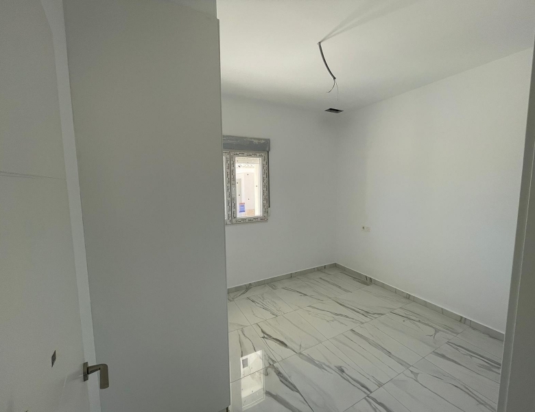 VILLA DE ESTILO TRADICIONAL CON 6 DORMITORIOS DE NUEVA CONSTRUCCIÓN EN PINOSO