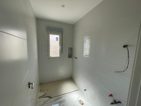 VILLA DE ESTILO TRADICIONAL CON 6 DORMITORIOS DE NUEVA CONSTRUCCIÓN EN PINOSO