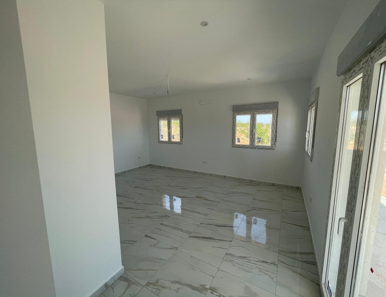 VILLA DE ESTILO TRADICIONAL CON 6 DORMITORIOS DE NUEVA CONSTRUCCIÓN EN PINOSO